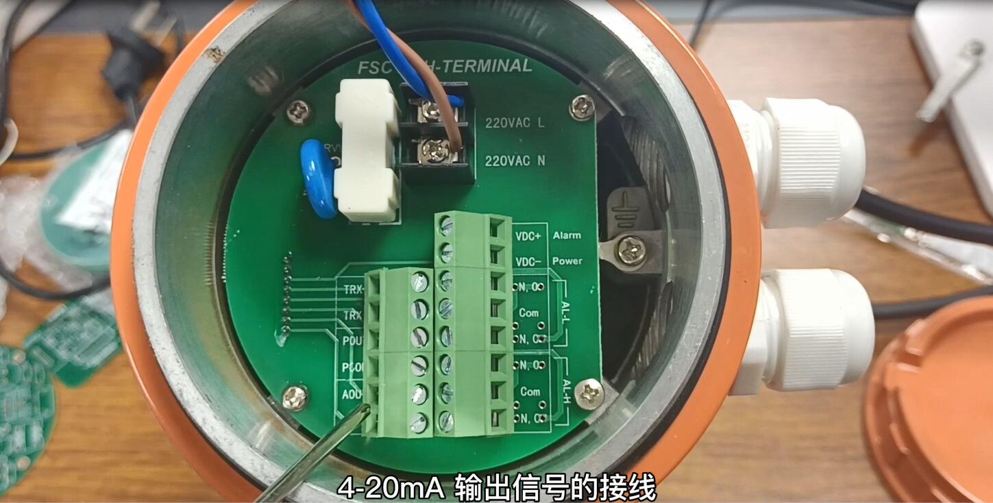 220v的電磁流量計(jì)故障處理方法(220v電磁流量計(jì)怎樣接信號(hào)線)(圖1) 電磁流量計(jì)輸出信號(hào)線與電源線接法演示