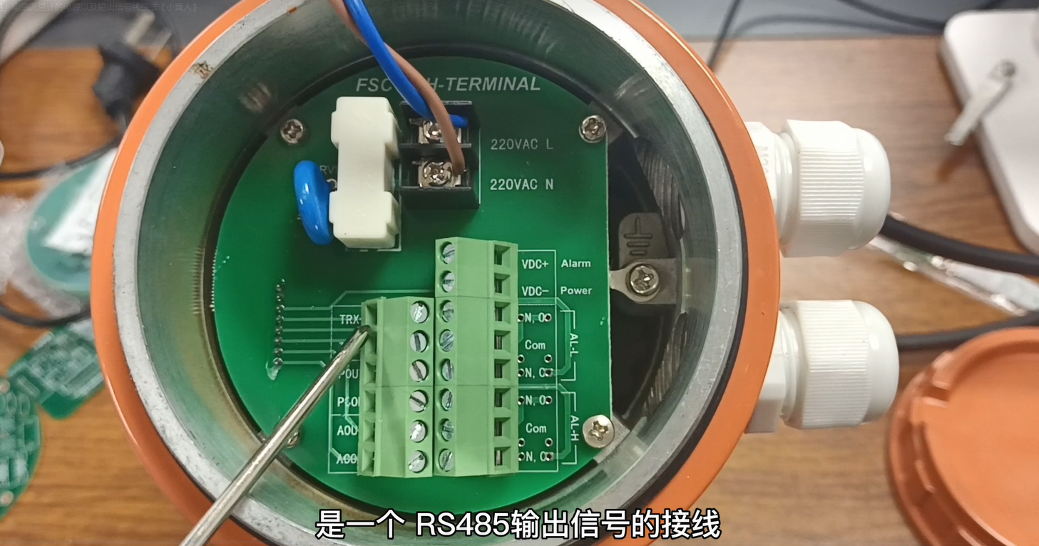 220v的電磁流量計(jì)故障處理方法(220v電磁流量計(jì)怎樣接信號(hào)線)(圖2) 電磁流量計(jì)輸出信號(hào)線與電源線接法演示